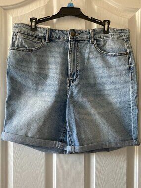 Wrangler Women's High Rise Denim Shorts, Size 12, light blue, NWT